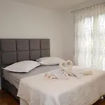 Dalmata D - Two Bedroom With Terrace * ポドストラナ