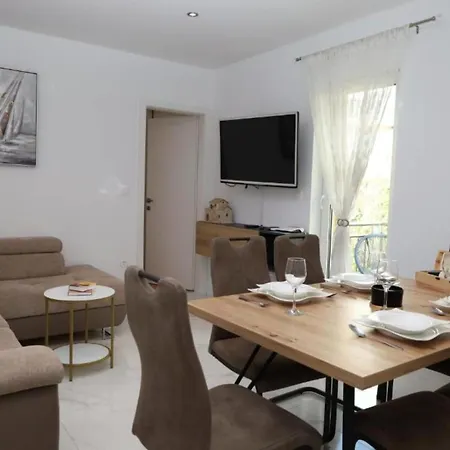 Dalmata D - Two Bedroom With Terrace ポドストラナ